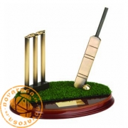 Brass design figure - Cricket