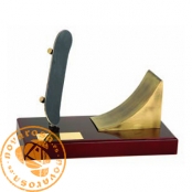 Brass design figure - Skateboard